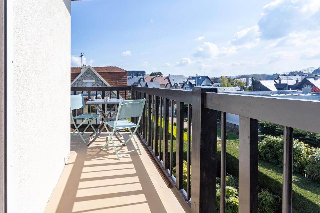 Le Carrousel - Appartement Avec Studio Attenant Довиль Экстерьер фото