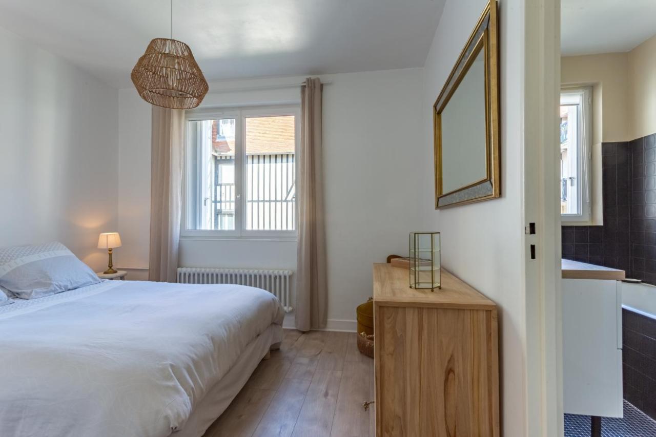 Le Carrousel - Appartement Avec Studio Attenant Довиль Экстерьер фото